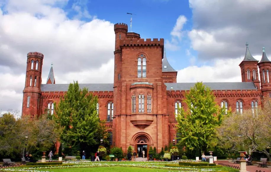 Smithsonian Institution history
