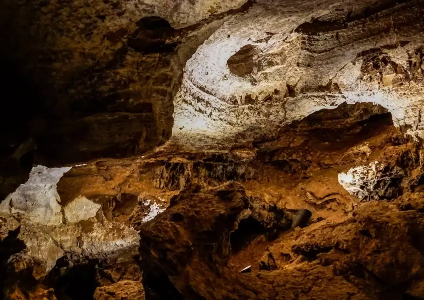 Wind Cave vs Jewel Cave