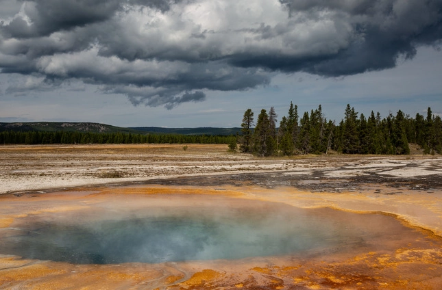 when to visit yellowstone