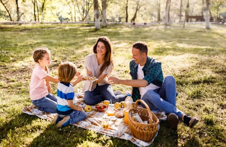 Ultimate Guide to Outdoor Family Fun in the USA for Adults