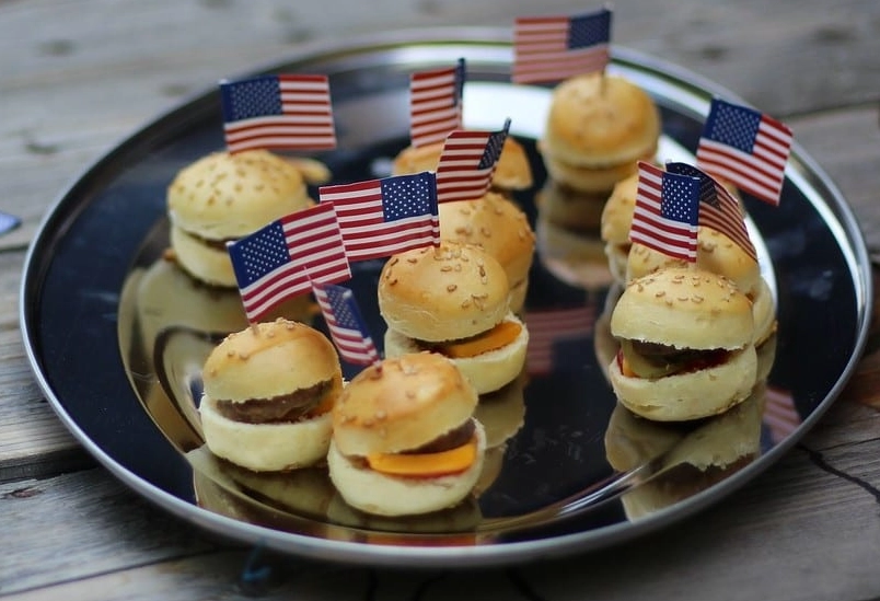 Traditional American Food List: Classics, Where to Eat & Insider Tips