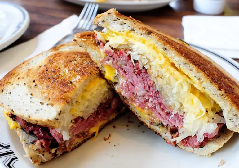 Classic American Foods: A Guide to Iconic Dishes & Where to Find Them